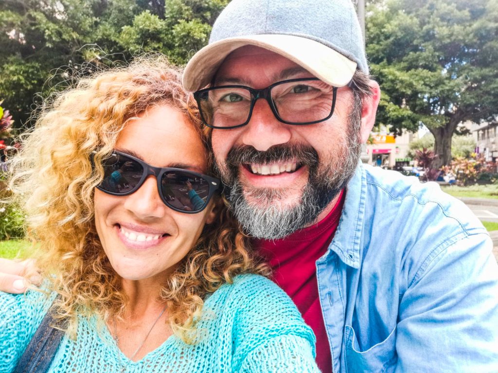 Volwassen koppel met Ouderdomskenmerken in het gebit